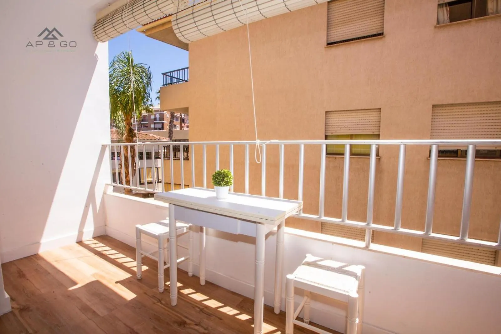 White Apartment Great Location Almunecar