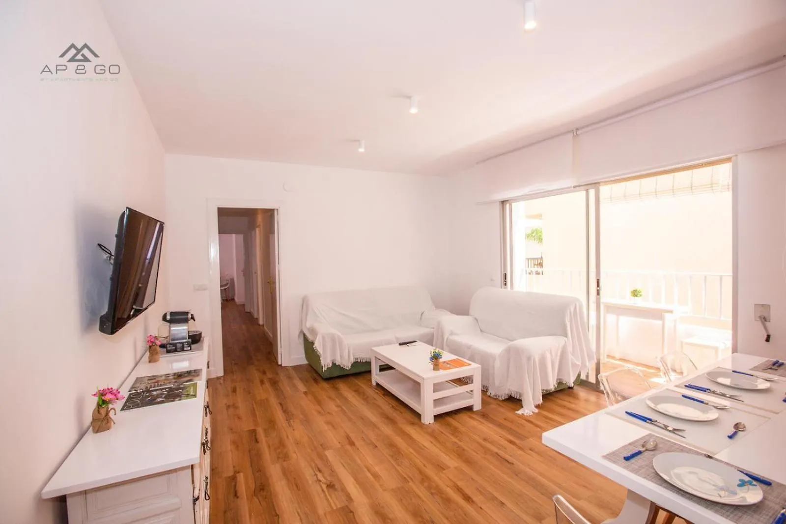 White Apartment Great Location Almunecar
