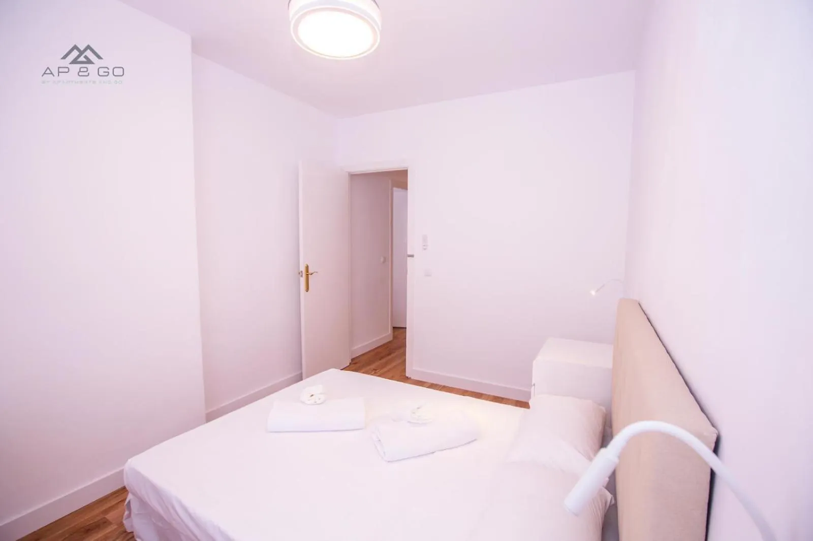 White Apartment Great Location Almunecar