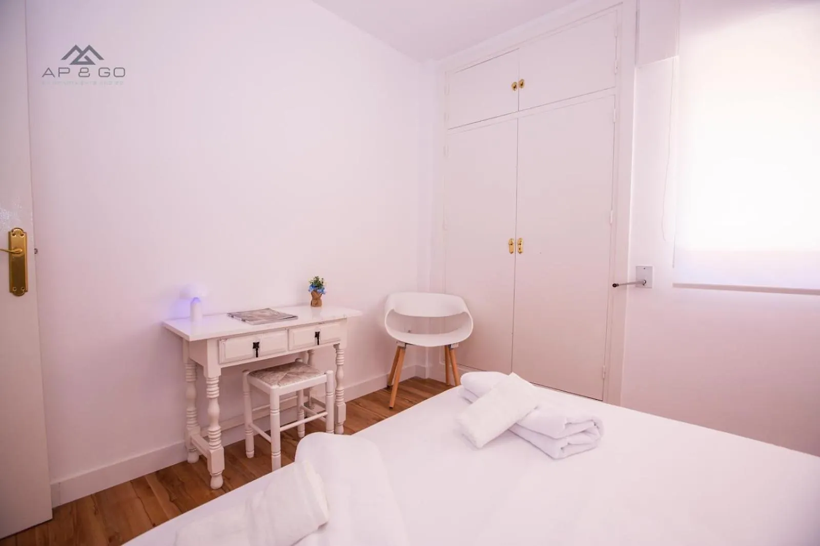 White Apartment Great Location Almunecar