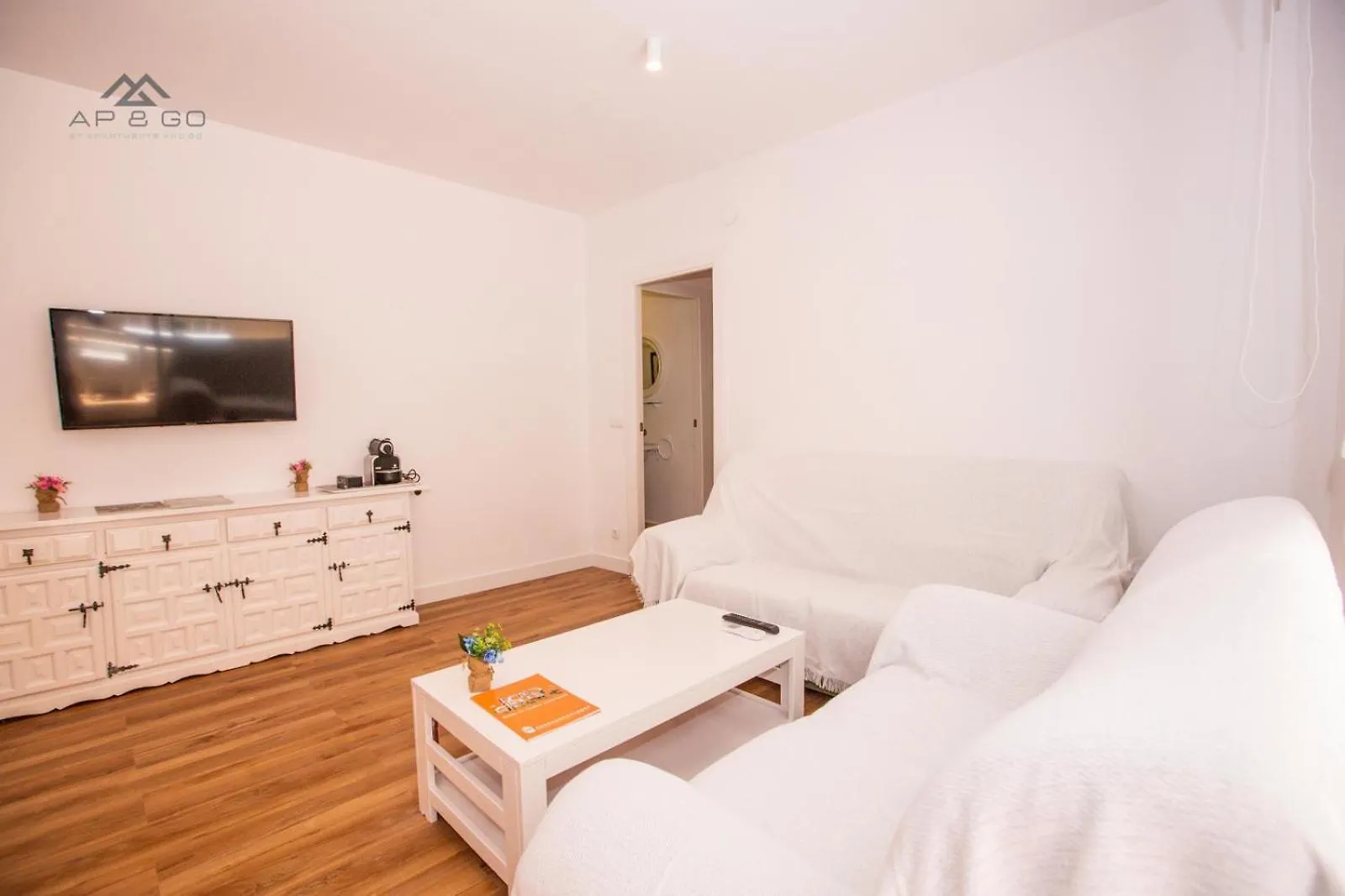 White Apartment Great Location Almunecar