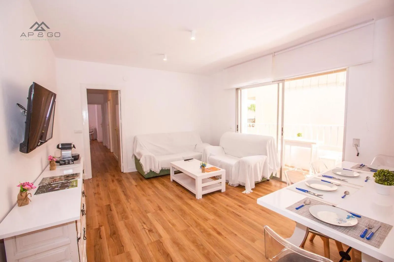 White Apartment Great Location Almunecar