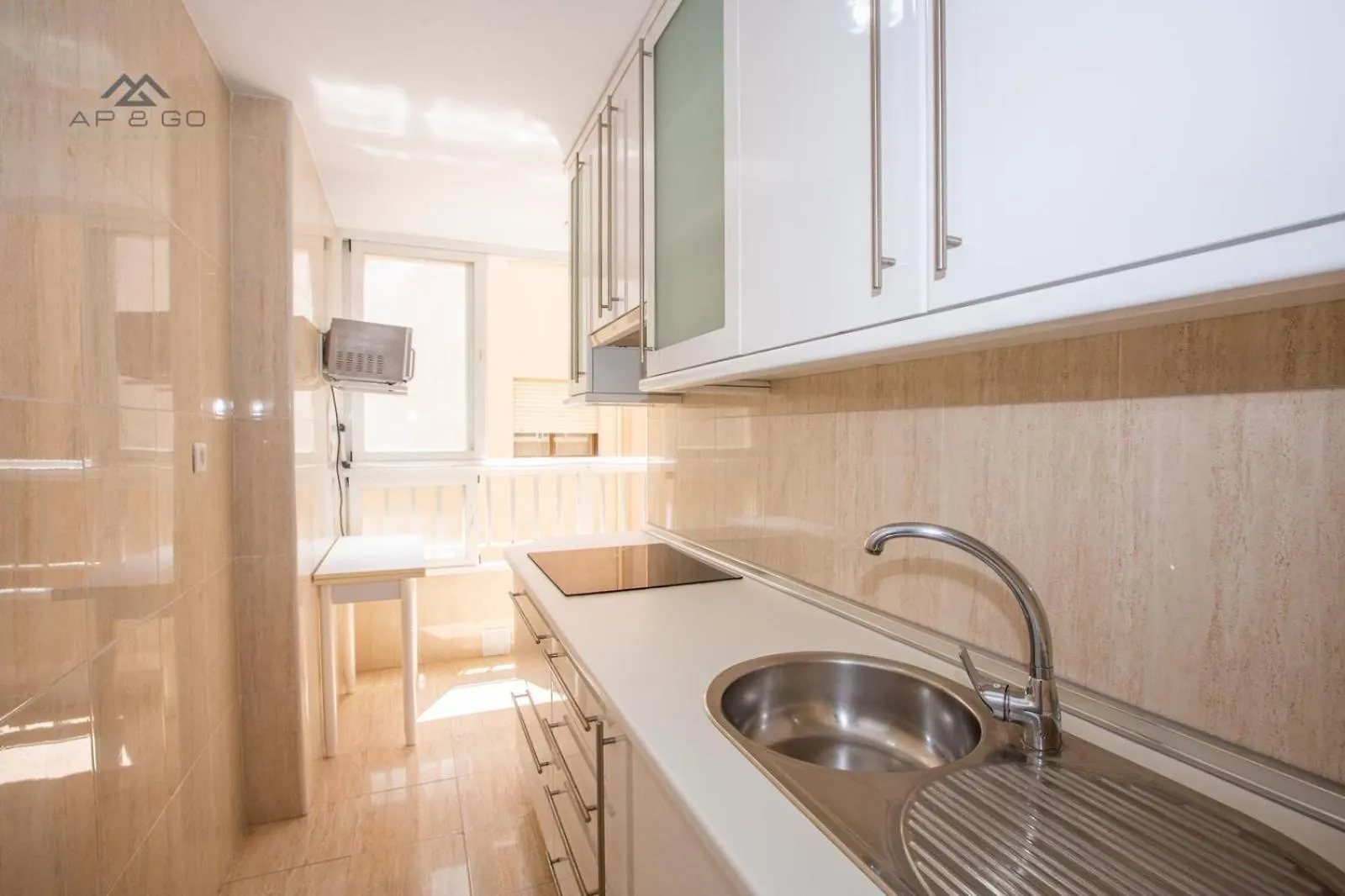 White Apartment Great Location Almunecar