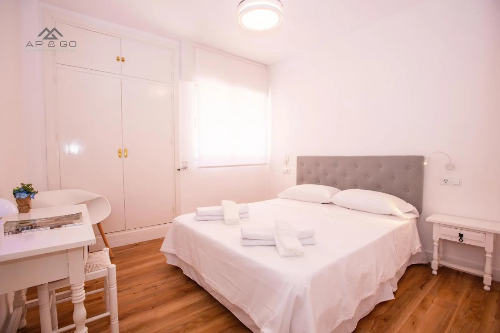 White Apartment Great Location Almunecar