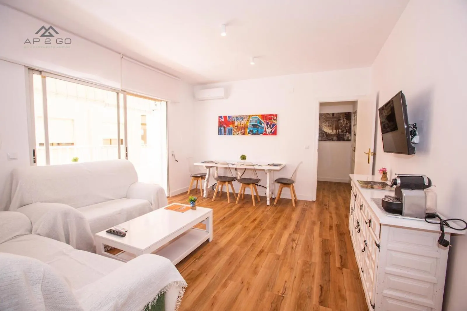 White Apartment Great Location Almunecar
