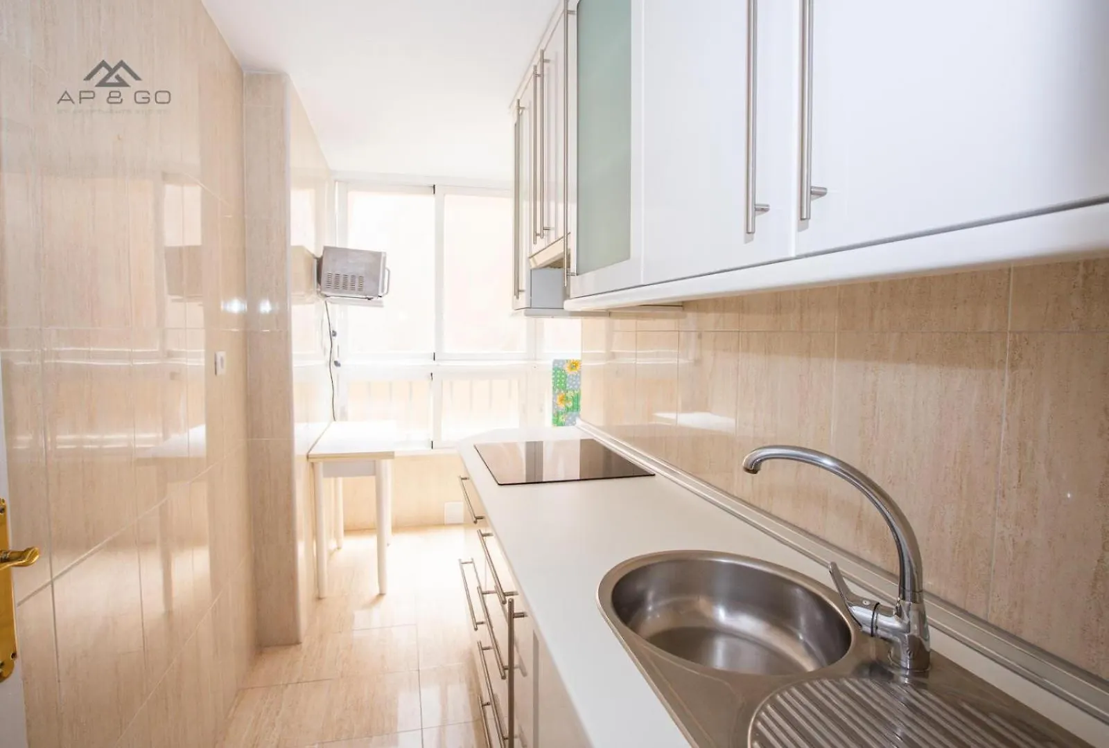White Apartment Great Location Almunecar